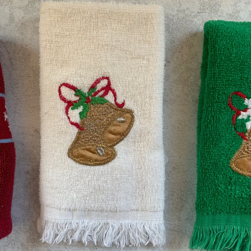 Vintage 1980s Christmas Towels Set Embroidered Snowman Bells Holly USA Made‎